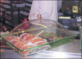 Am�nagement boulangerie: plateau-cloche en plexiglas min�ral